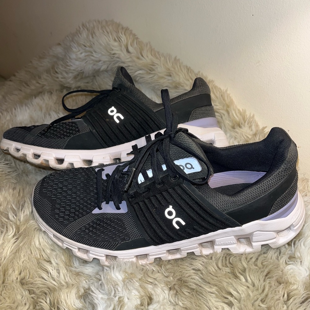 Size 10 women’s ON CLOUD sneaker Cloudswift
